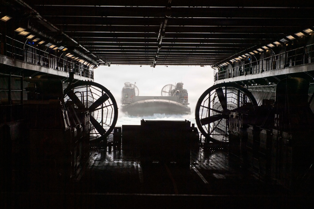 USS Makin Island LCAC Operations