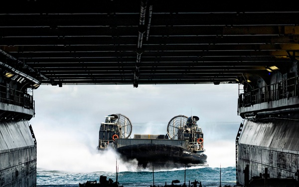 USS Iwo Jima Conducts a LCAC OPS