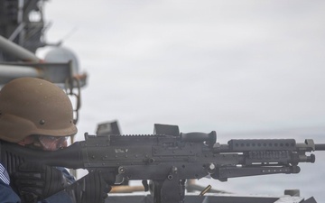 Makin Island Conducts Live Fire Exercise