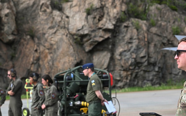 US Airmen, Marines conduct cross-servicing prep for RAFL26