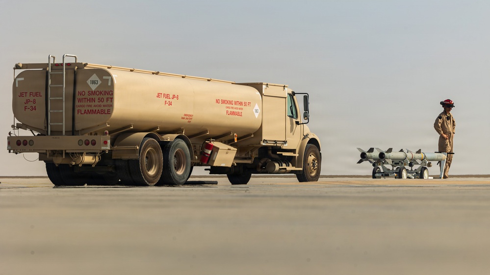 31st MEU | U.S. Marines operate a FARP
