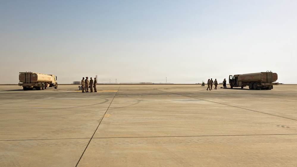31st MEU | U.S. Marines operate a FARP