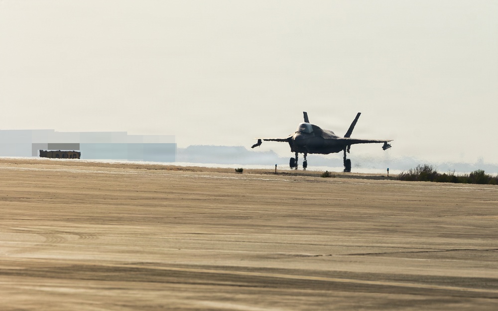 31st MEU | U.S. Marines operate a FARP