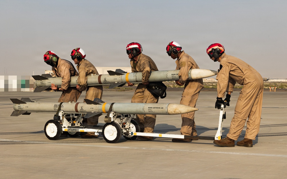 31st MEU | U.S. Marines operate FARP