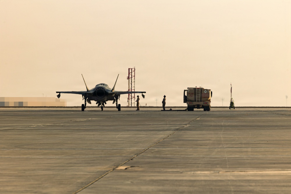 31st MEU | U.S. Marines operate a FARP