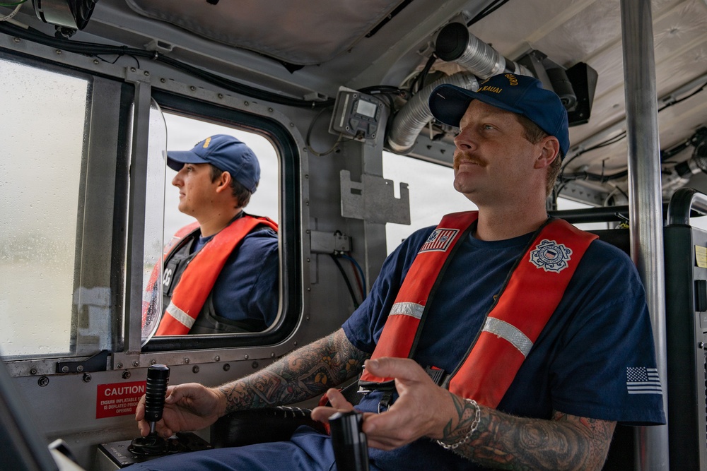 Coast Guard Station Kauai conducts patrol during National Safe Boating Week