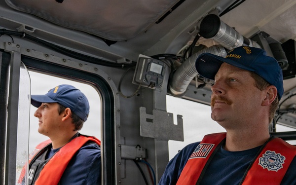 Coast Guard Station Kauai conducts patrol during National Safe Boating Week