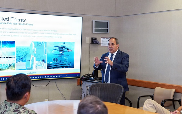 BUMED Hospital Corps Director visits NAMRU San Antonio