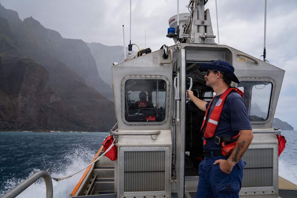 Coast Guard Station Kauai conducts patrol during National Safe Boating Week