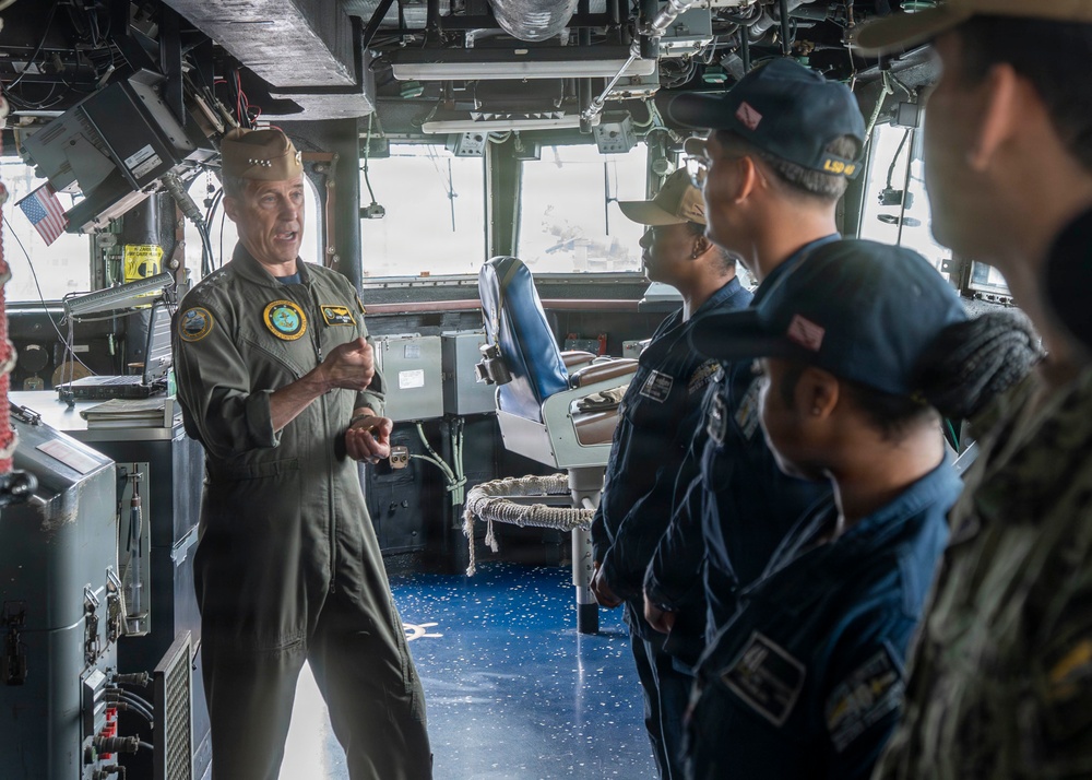COMPACFLT visits USS Ashland