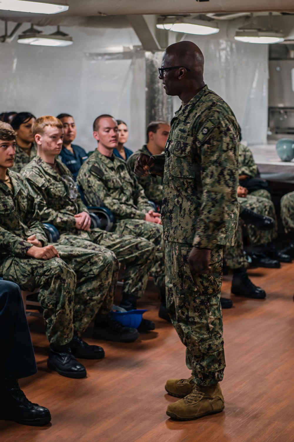 Fleet Master Chief Donald Davis Speaks With Ronald Reagan Sailors