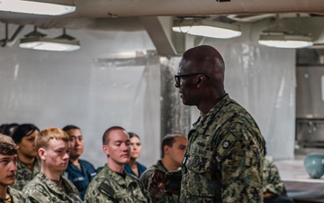 Fleet Master Chief Donald Davis Speaks With Ronald Reagan Sailors