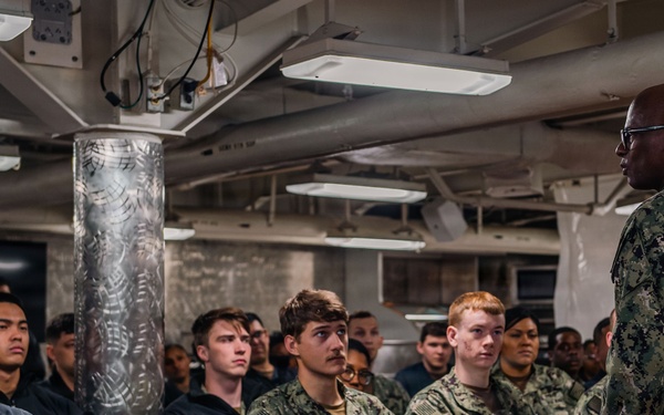 Fleet Master Chief Donald Davis Speaks With Ronald Reagan Sailors