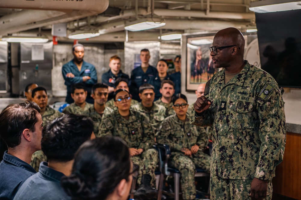 Fleet Master Chief Donald Davis Speaks With Ronald Reagan Sailors