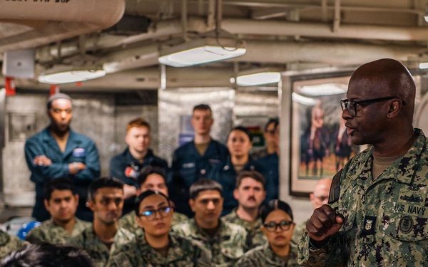 Fleet Master Chief Donald Davis Speaks With Ronald Reagan Sailors