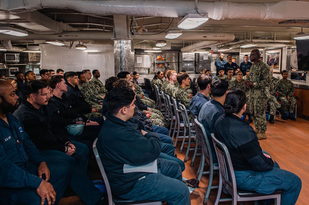 Fleet Master Chief Donald Davis Speaks With Ronald Reagan Sailors
