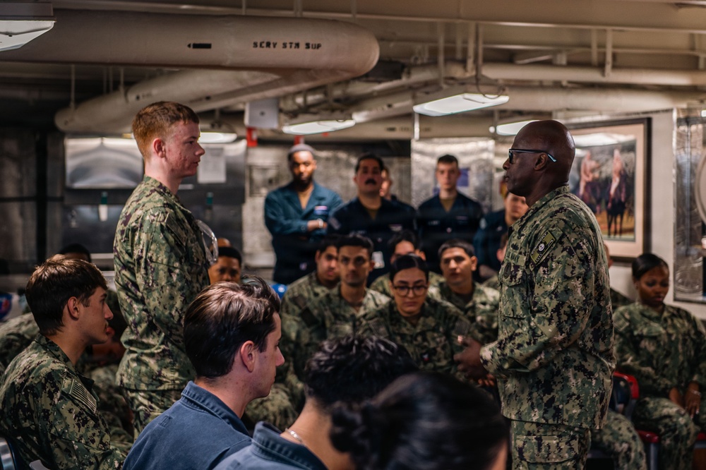 Fleet Master Chief Donald Davis Speaks With Ronald Reagan Sailors