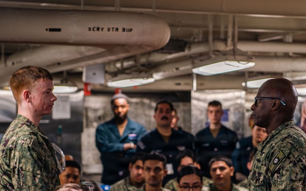 Fleet Master Chief Donald Davis Speaks With Ronald Reagan Sailors