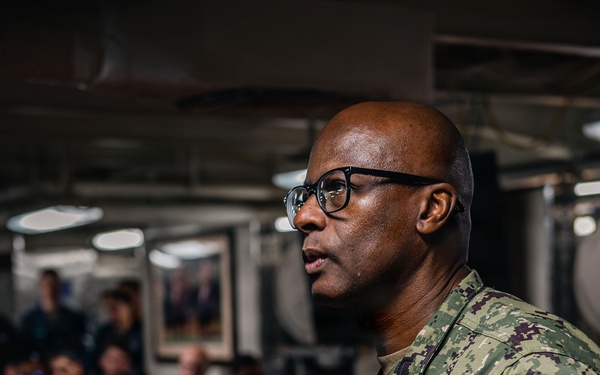 Fleet Master Chief Donald Davis Speaks With Ronald Reagan Sailors