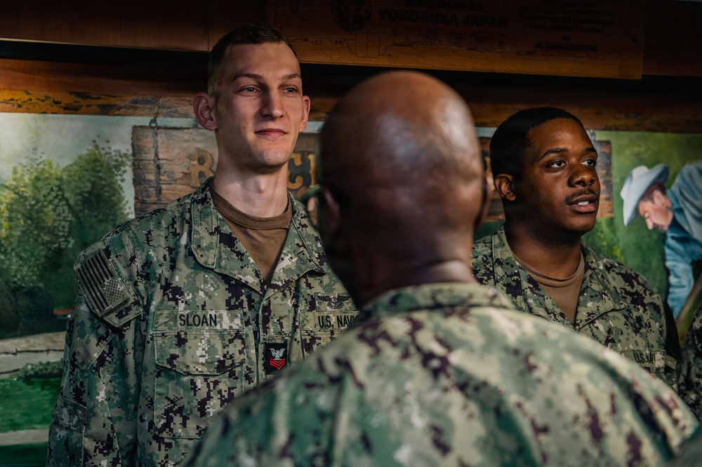 Fleet Master Chief Donald Davis Speaks With Ronald Reagan Sailors