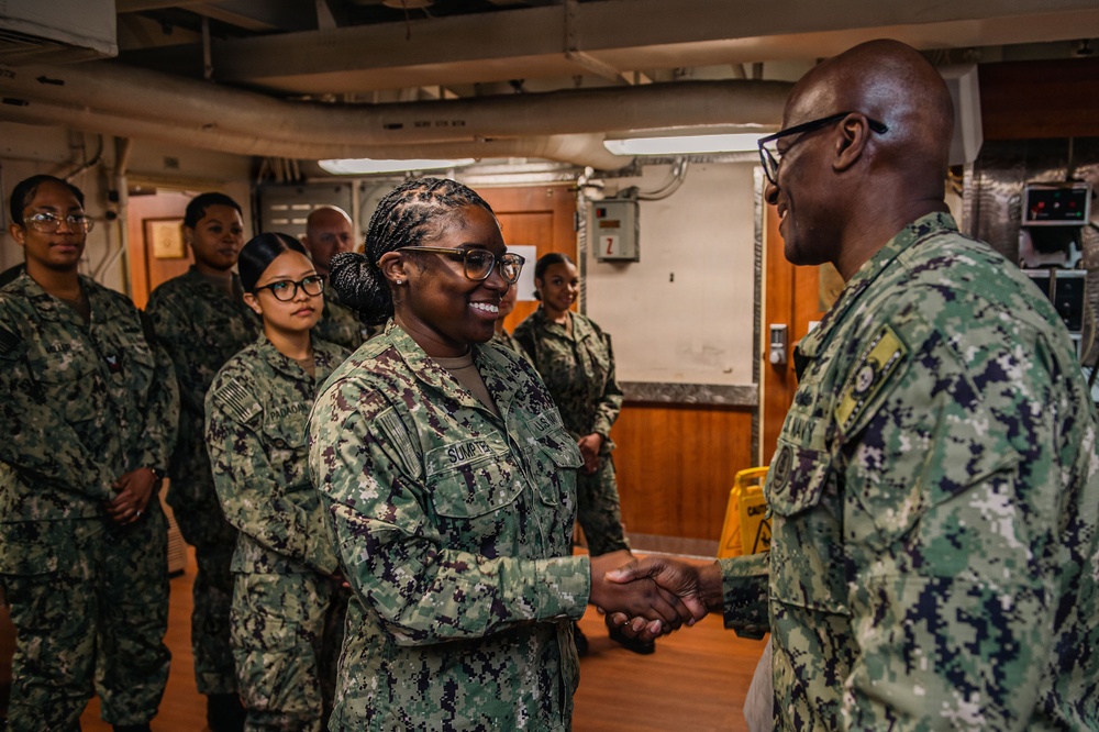 Fleet Master Chief Donald Davis Speaks With Ronald Reagan Sailors