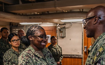 Fleet Master Chief Donald Davis Speaks With Ronald Reagan Sailors
