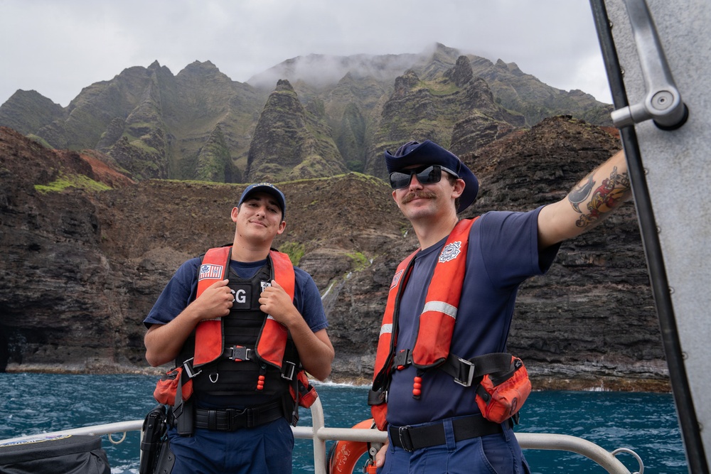 Coast Guard Station Kauai conducts patrol during National Safe Boating Week
