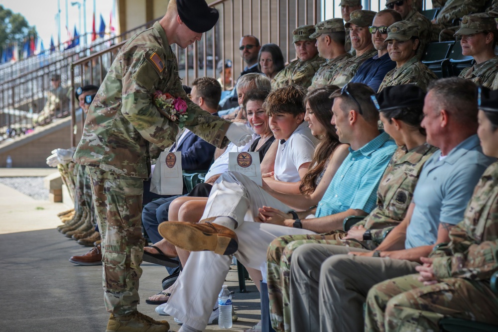586th Field Hospital Welcomes New Commander