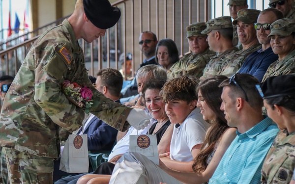 586th Field Hospital Welcomes New Commander