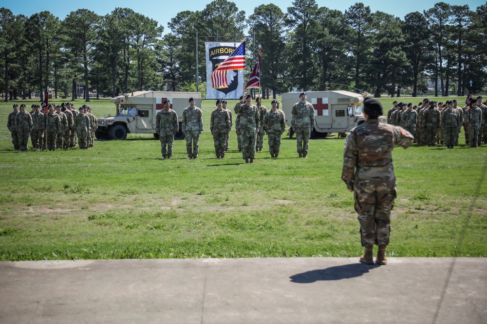 586th Field Hospital Welcomes New Commander