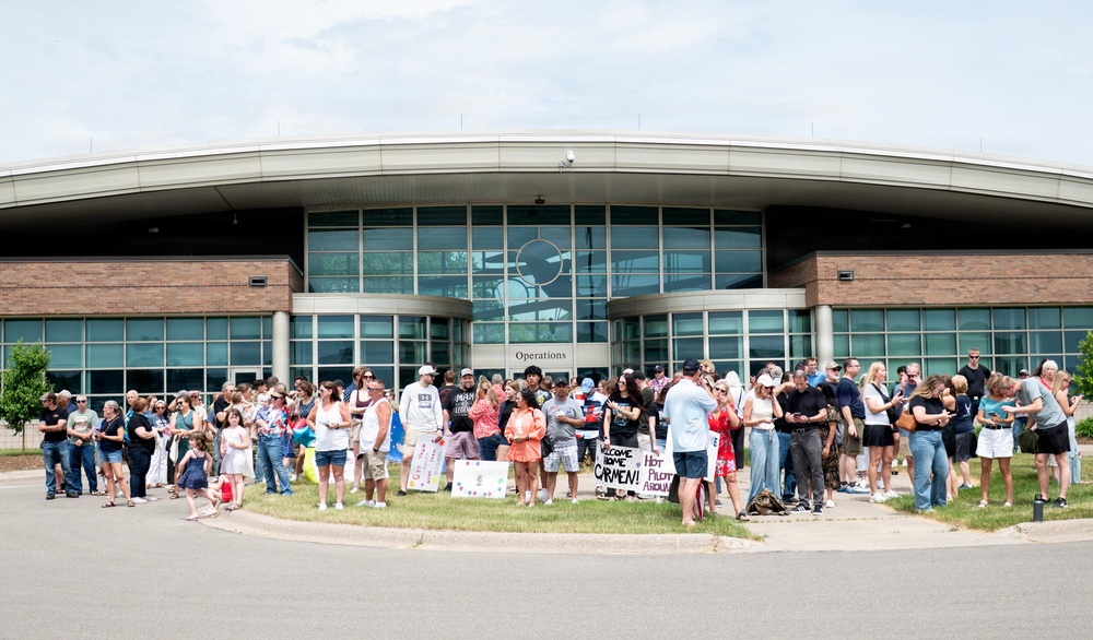 End of an Era: 133rd Airlift Wing Welcomes Home Final C-130H Deployment