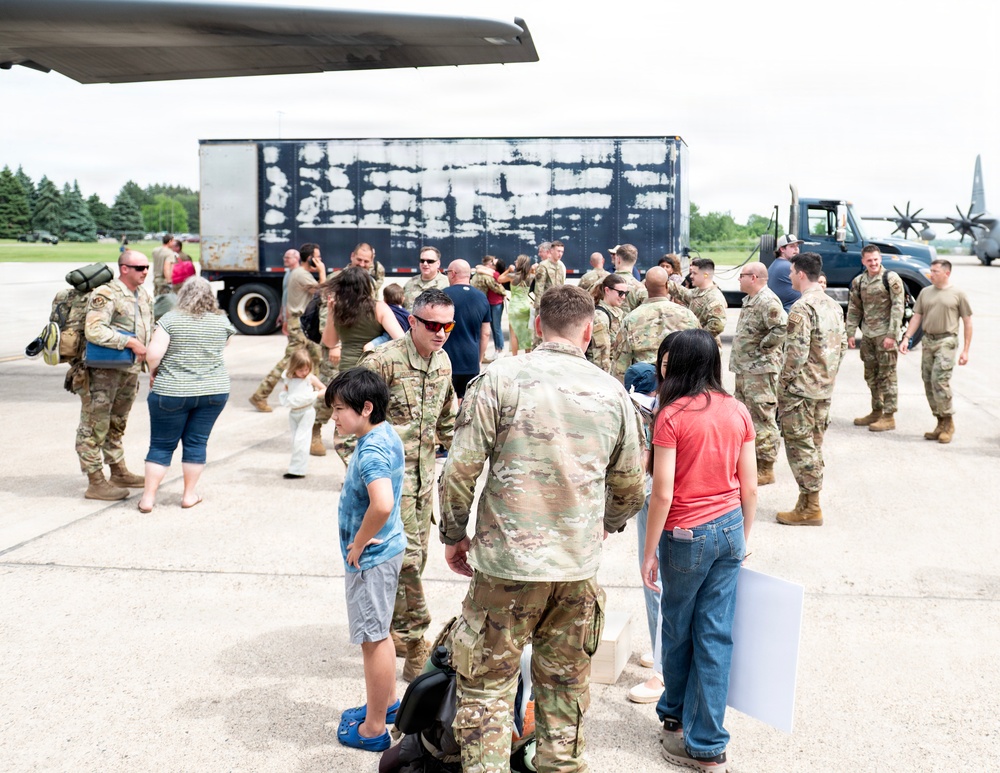 End of an Era: 133rd Airlift Wing Welcomes Home Final C-130H Deployment