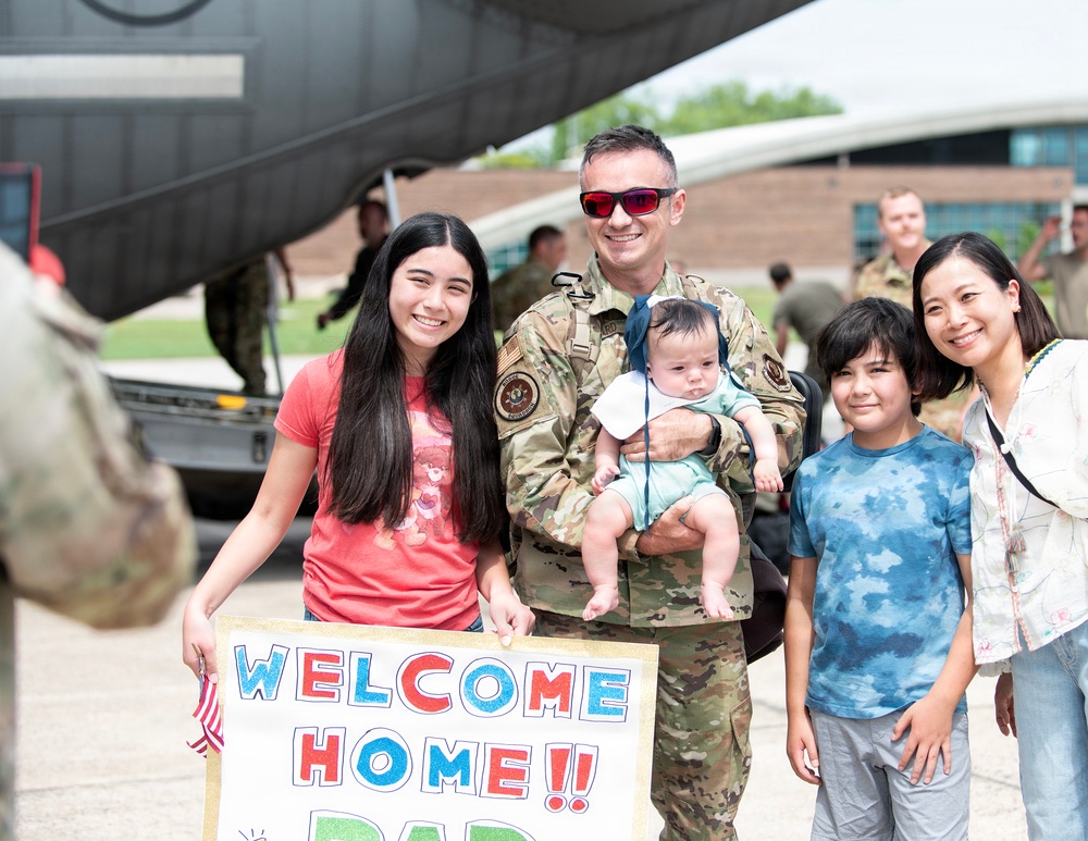End of an Era: 133rd Airlift Wing Welcomes Home Final C-130H Deployment