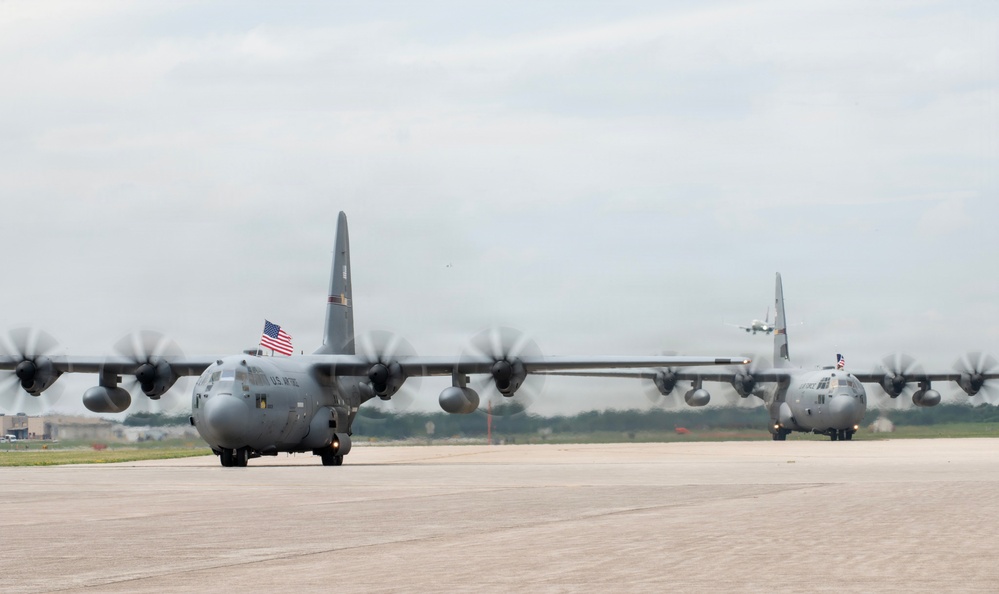 End of an Era: 133rd Airlift Wing Welcomes Home Final C-130H Deployment