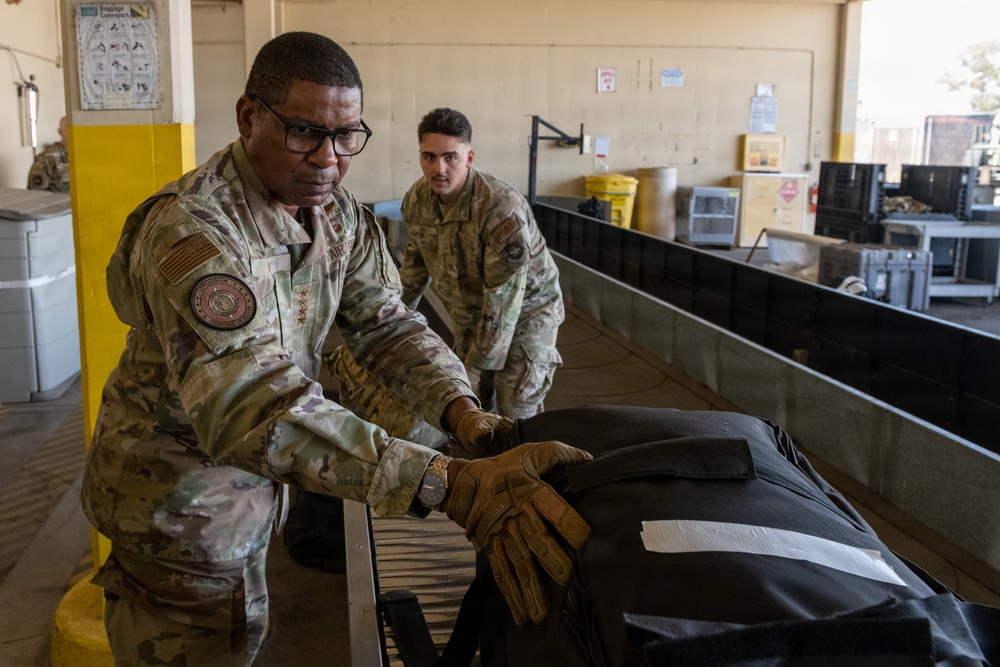 USTRANSCOM Commander visits AMC's Gateway to the Pacific
