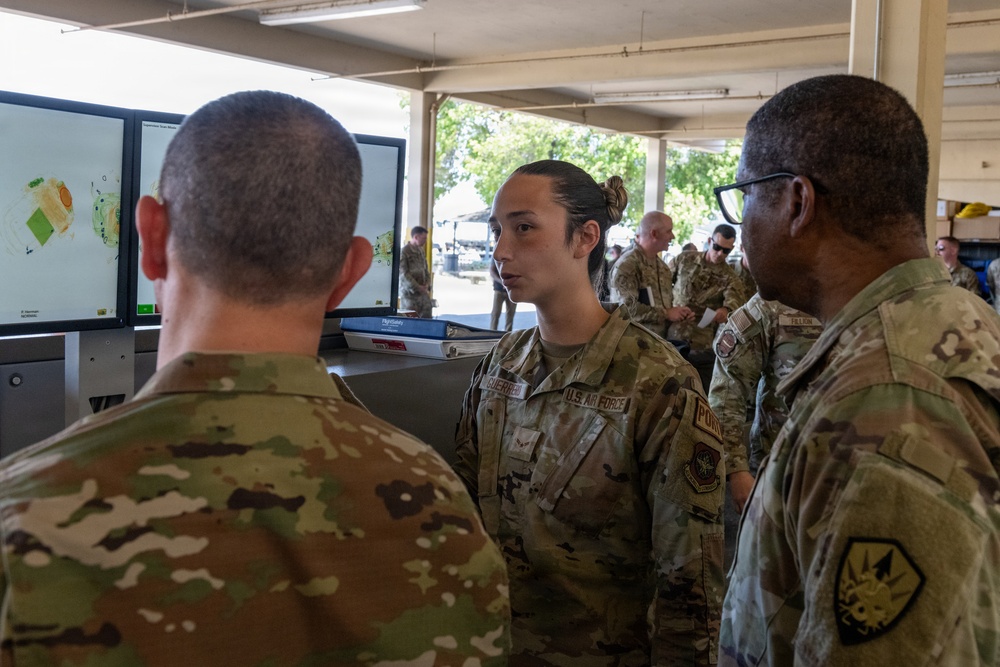 USTRANSCOM Commander visits AMC's Gateway to the Pacific