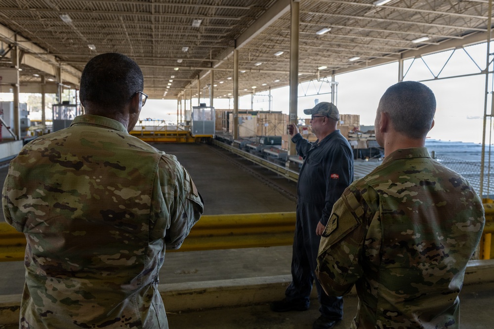 USTRANSCOM Commander visits AMC's Gateway to the Pacific