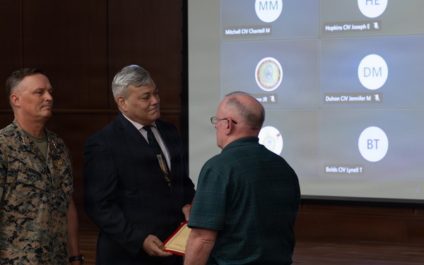 Lt. Gen. Leonard F. Anderson IV presents awards to civilians with Marine Corps Support Facility New Orleans