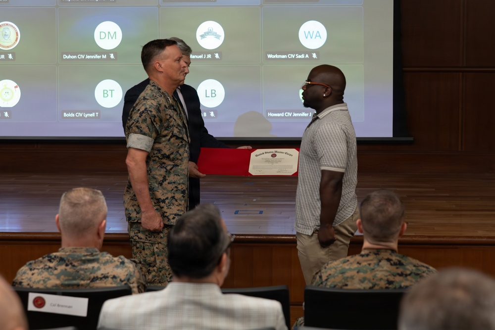 Lt. Gen. Leonard F. Anderson IV presents awards to civilians with Marine Corps Support Facility New Orleans