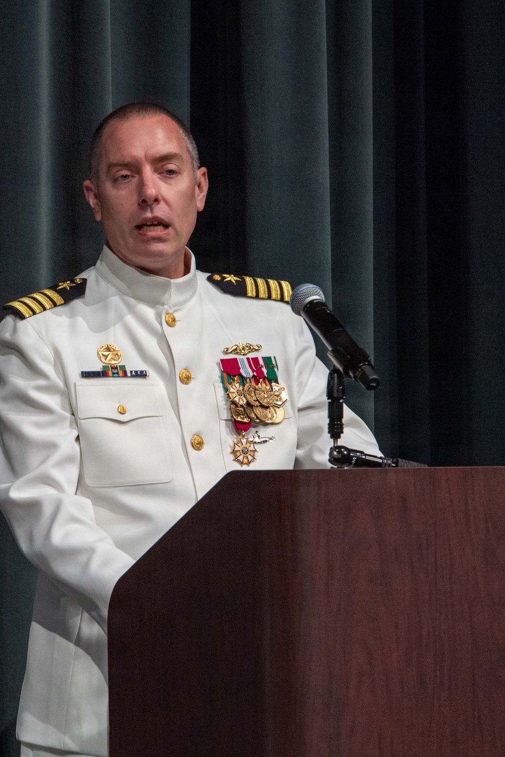 Capt. Lacy Lodmell Assumes Command of Submarine Squadron 19