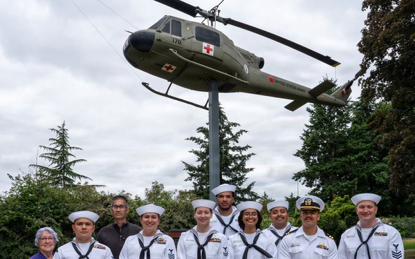 Sailors Visit Portland VA Medical Center