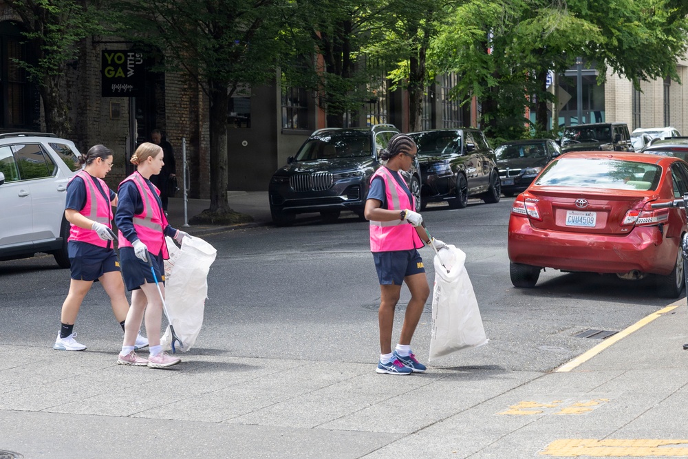 Street litter pickup volunteer event with SOLVE during Portland Fleet Week 2026
