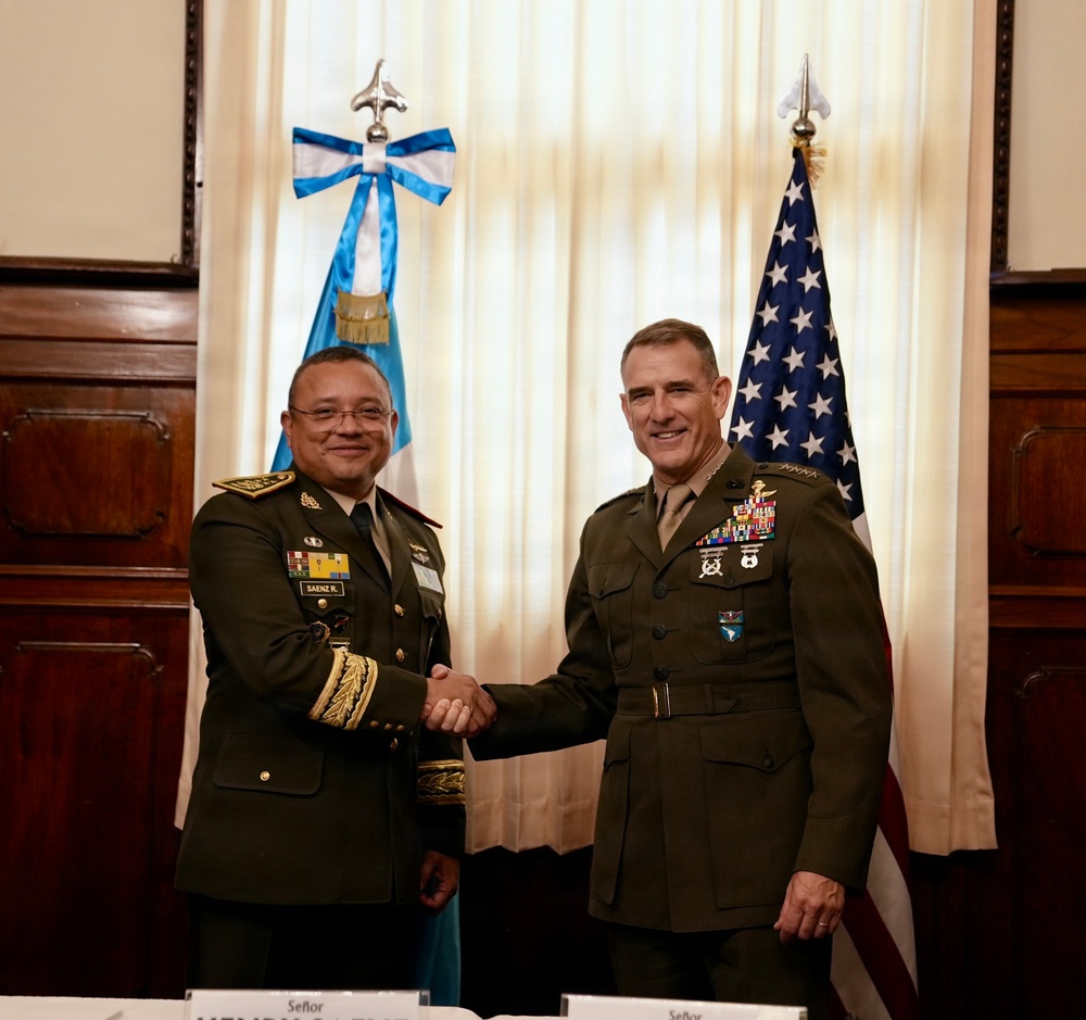 SOUTHCOM Commander visits Guatemala