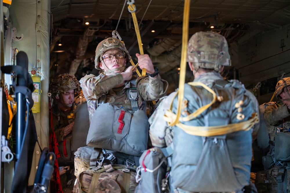 RNZAF &amp; 11th ABN DIV conduct JFE airborne operations during RED FLAG-Alaska 26-2