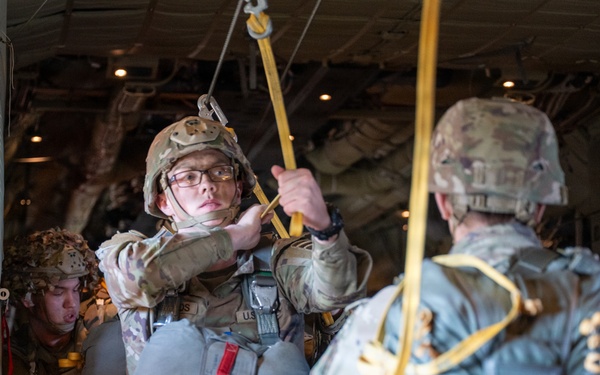 RNZAF &amp; 11th ABN DIV conduct JFE airborne operations during RED FLAG-Alaska 26-2