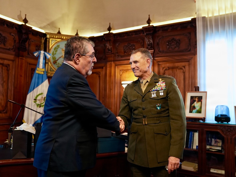 SOUTHCOM Commander visits Guatemala