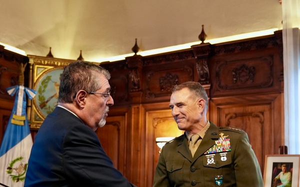 SOUTHCOM Commander visits Guatemala