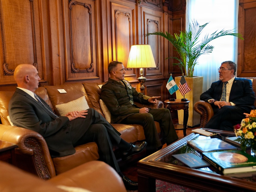 SOUTHCOM Commander visits Guatemala