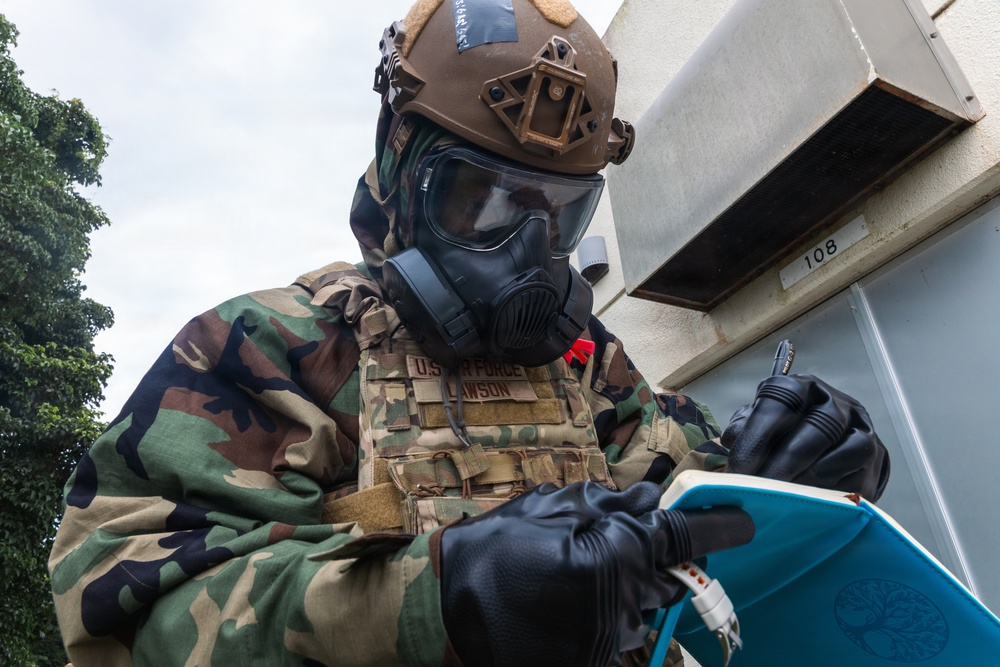 U.S. Marines, Airmen rehearse biological response operations
