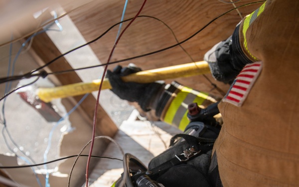 Hawaii Army National Guard firefighters conduct joint emergency response training on Maui